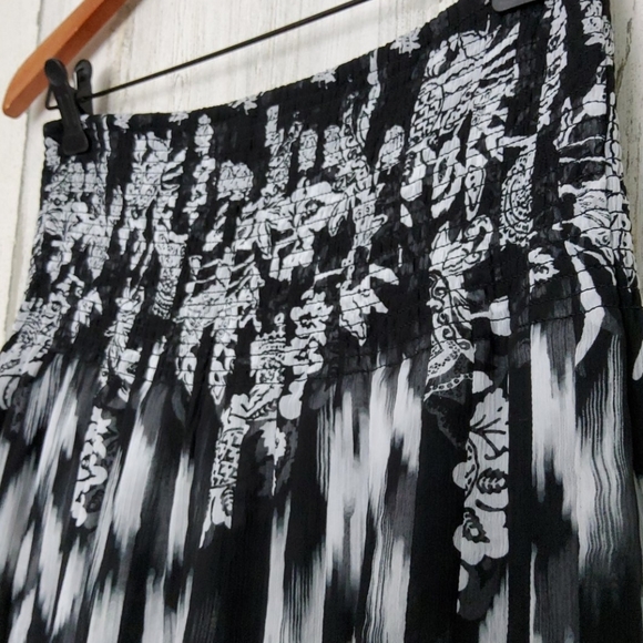 White House/Black Market strapless dress - Picture 8 of 9